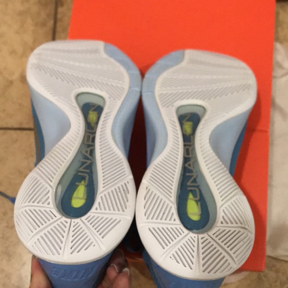 Nike - Picture 4 of 6